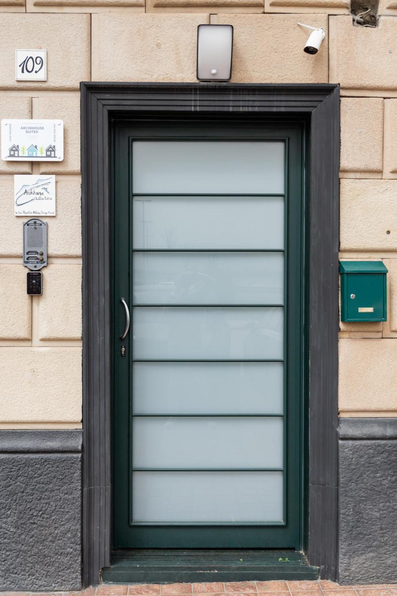 Archihouse Suites Napoli Ngoại thất bức ảnh